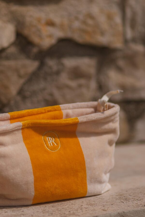 PLACE RESERVEE Gold Toiletry bag - Image 2
